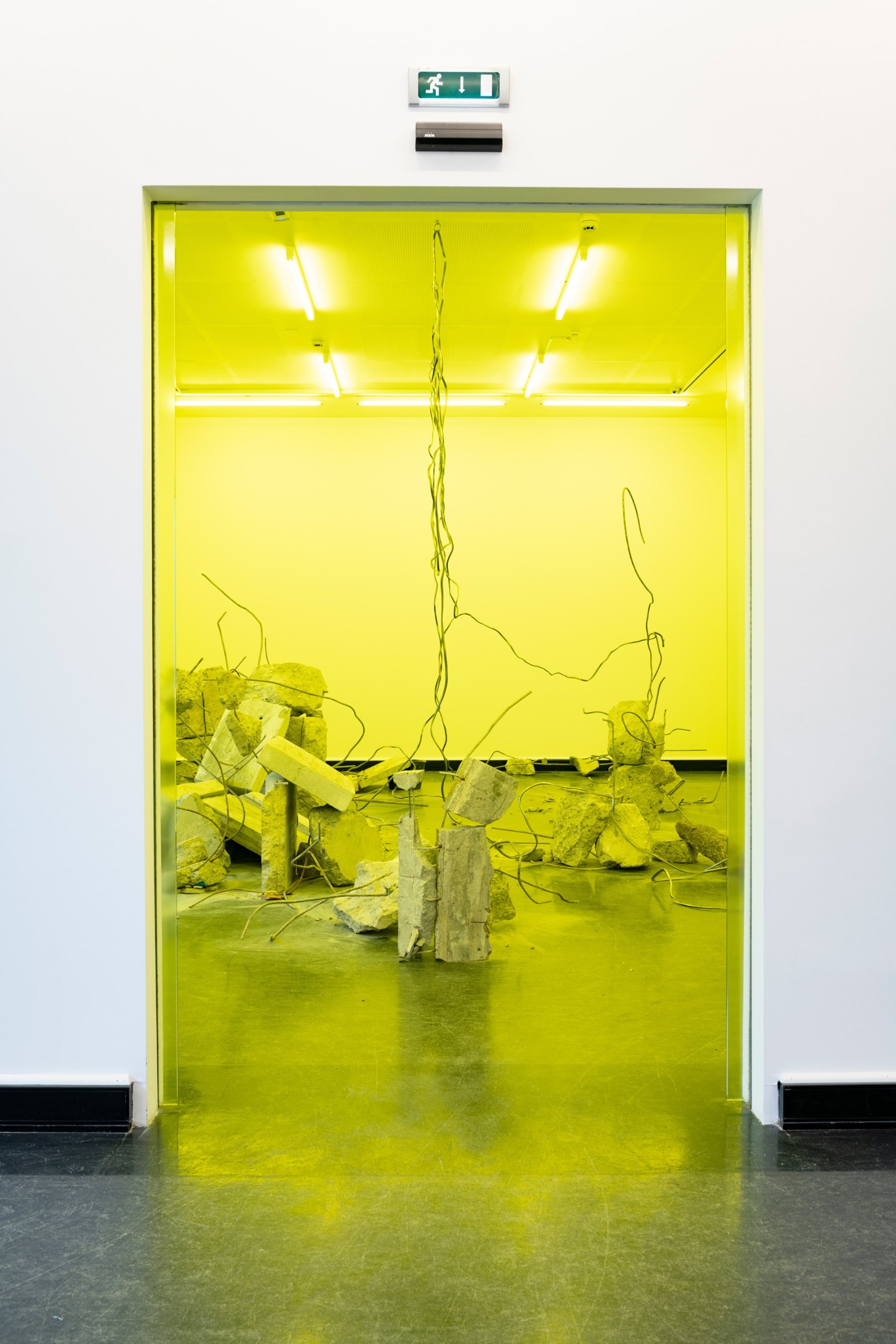 Damla Kilickiran og årets festspillkunstnar Lene Berg stiller ut på Bergen Kunsthall denne sommaren. Kilickiran har tatt over visingsrommet Galleri V. Foto: Åsa Osmundsen Opedal.